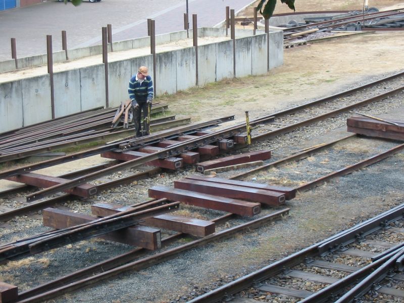 2009-09-29, Museumsbahn Weichenbau09.JPG